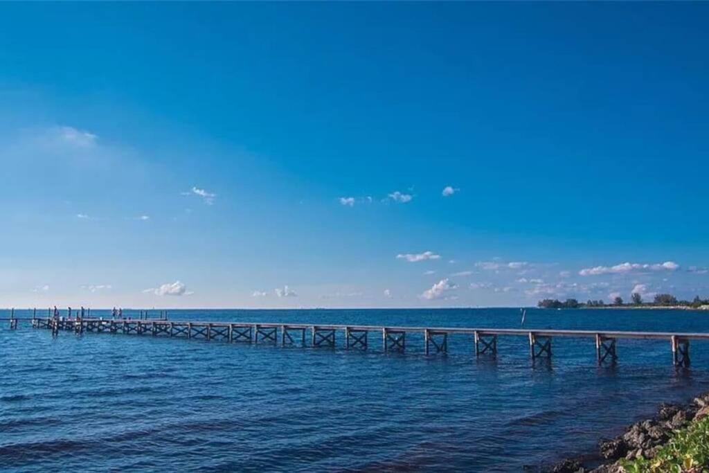 Bay View, Studio206, Beach Steps Away! Pool+Wifi Ruskin Eksteriør bilde