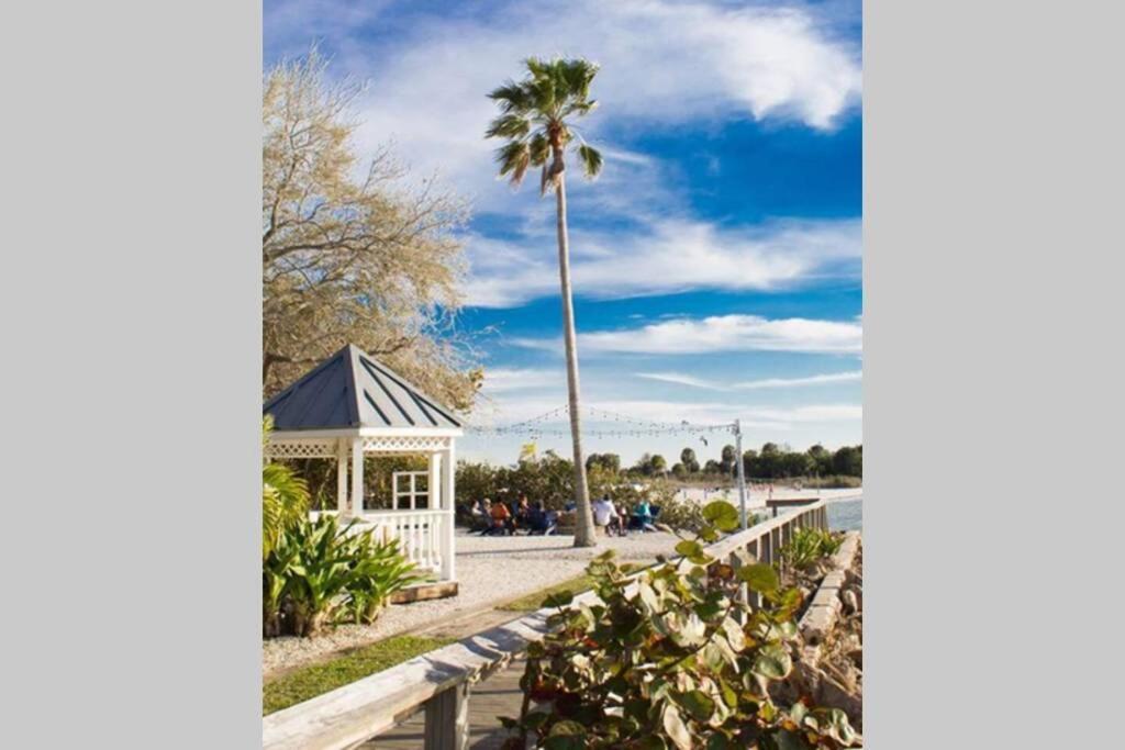 Bay View, Studio206, Beach Steps Away! Pool+Wifi Ruskin Eksteriør bilde