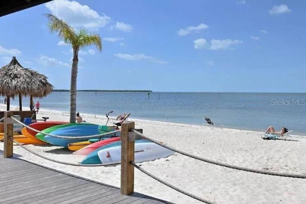 Bay View, Studio206, Beach Steps Away! Pool+Wifi Ruskin Eksteriør bilde
