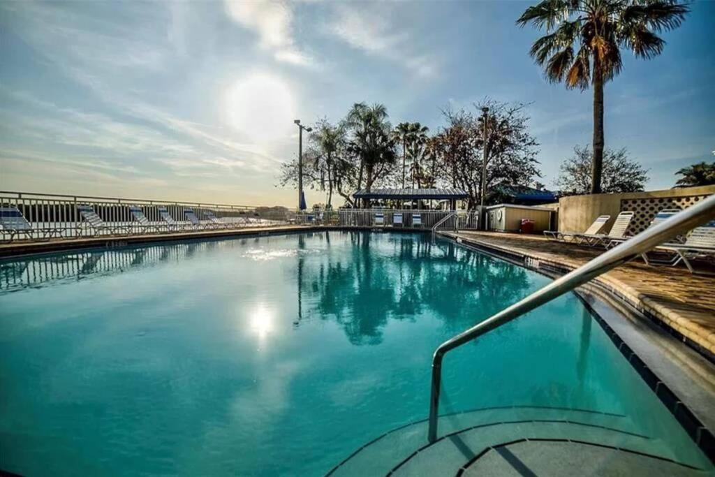 Bay View, Studio206, Beach Steps Away! Pool+Wifi Ruskin Eksteriør bilde