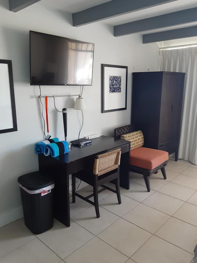 Bay View, Studio206, Beach Steps Away! Pool+Wifi Ruskin Eksteriør bilde